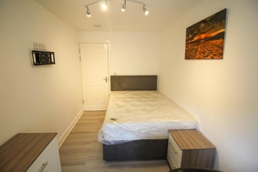 6 bed house, Fletcher Road, Beeston, NG92EL - Image 11